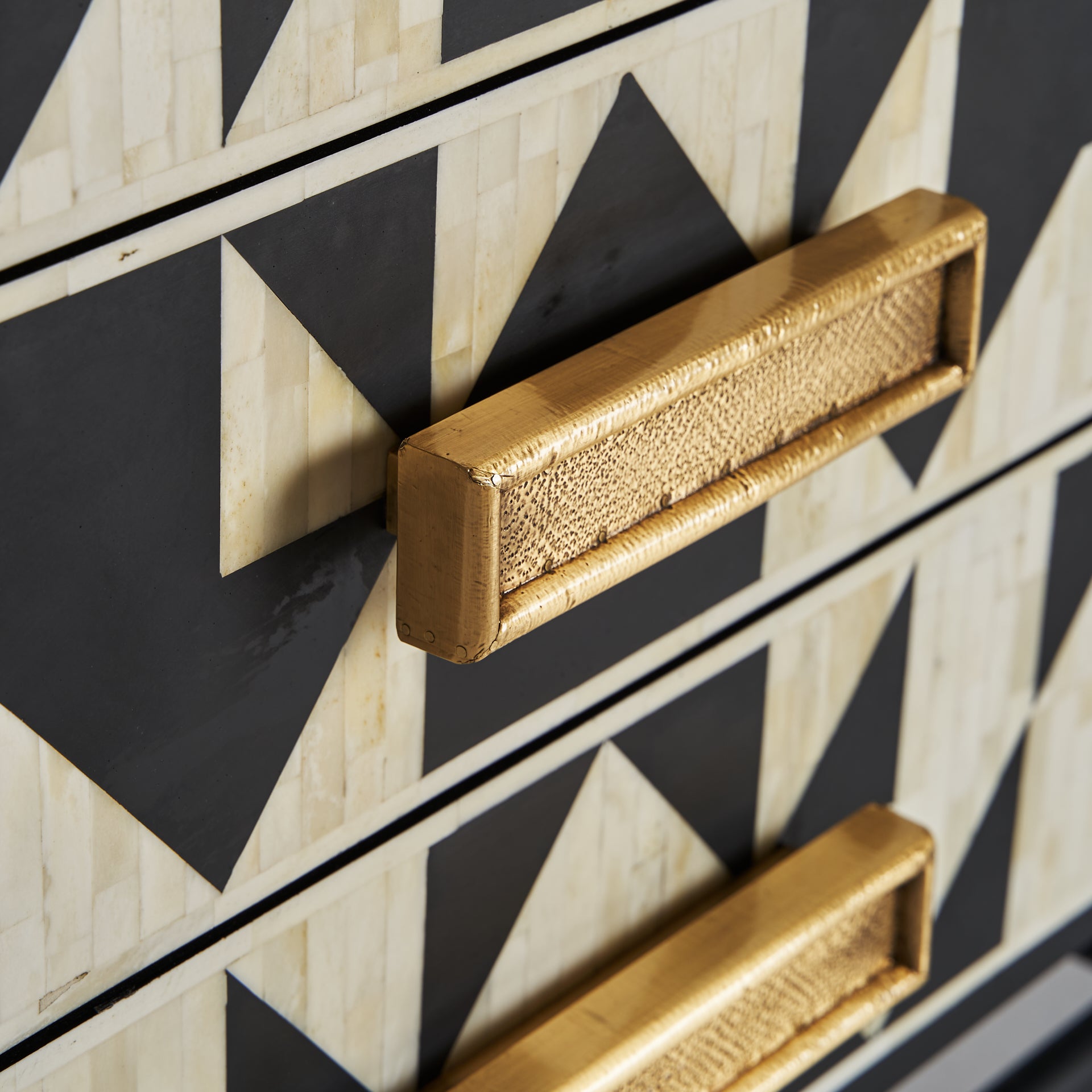 SENJ CHEST OF DRAWERS